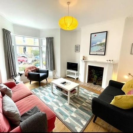 *Family Home In Mumbles. Close To The Beach* Eksteriør billede