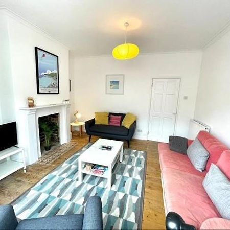 *Family Home In Mumbles. Close To The Beach* Eksteriør billede