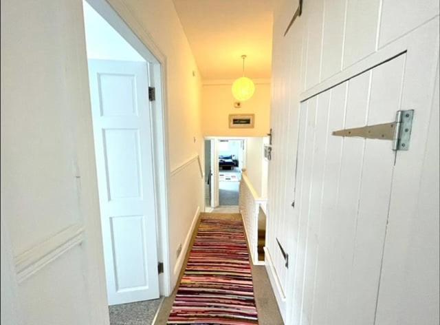 *Family Home In Mumbles. Close To The Beach* Eksteriør billede