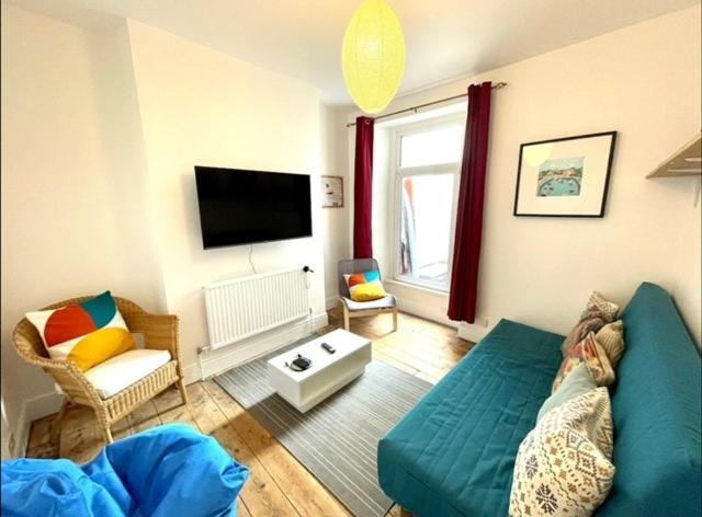 *Family Home In Mumbles. Close To The Beach* Eksteriør billede