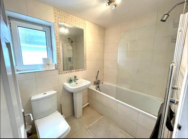 *Family Home In Mumbles. Close To The Beach* Eksteriør billede