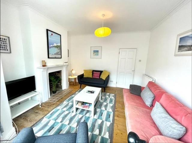 *Family Home In Mumbles. Close To The Beach* Eksteriør billede