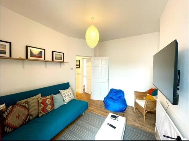 *Family Home In Mumbles. Close To The Beach* Eksteriør billede