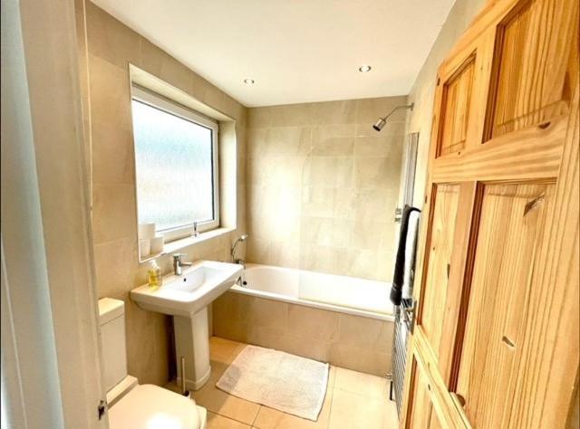 *Family Home In Mumbles. Close To The Beach* Eksteriør billede